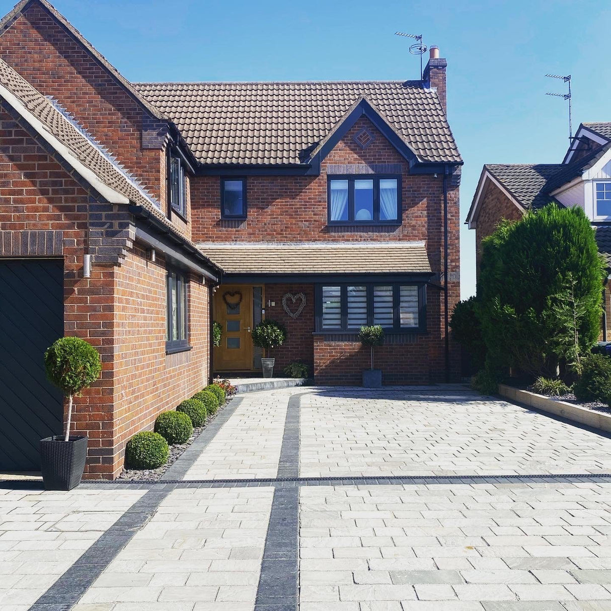 Kandla Grey Drivestone Sandstone Cobbles Pure Clean Rental Solutions 